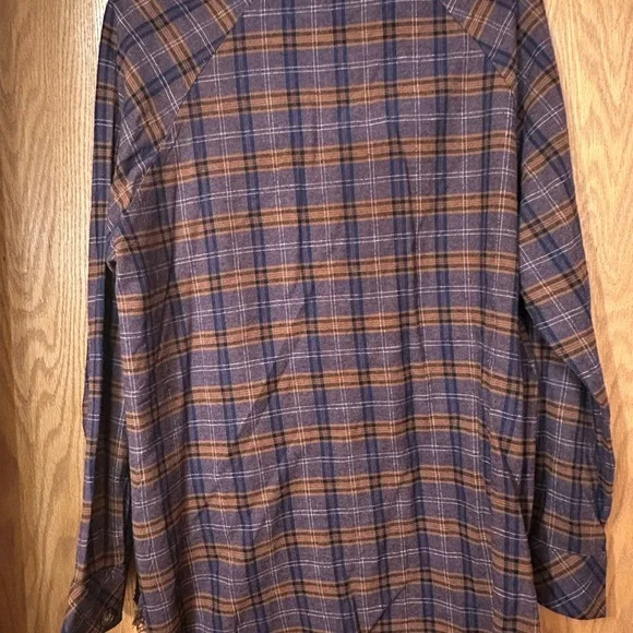 Hem & thread plaid long sleeve - Picture 2 of 2